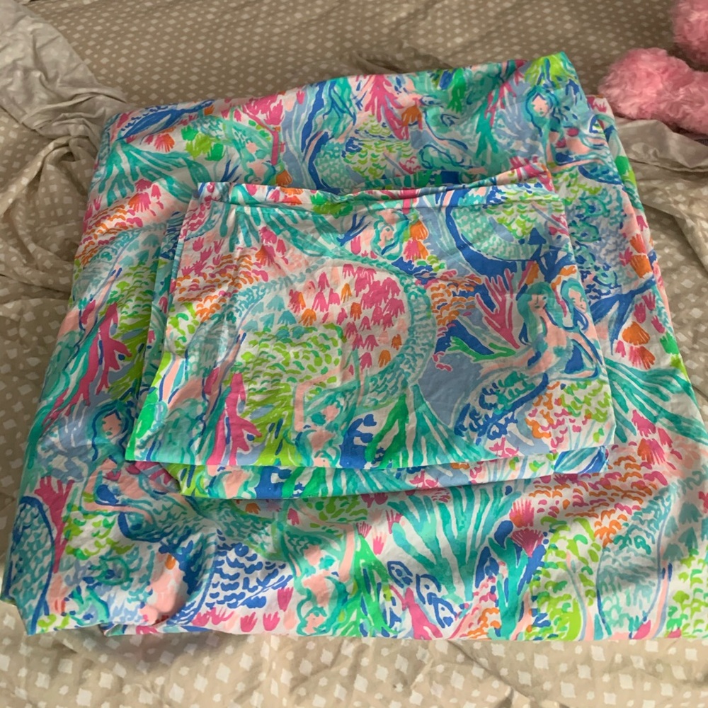 VGUC Mermaids Cove Queen Duvet and two shams